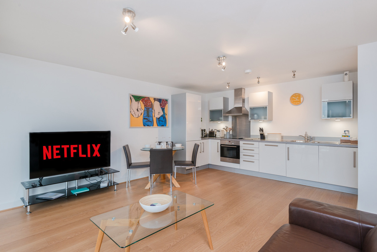 74 JADE HOUSE NETFLIX2.jpg