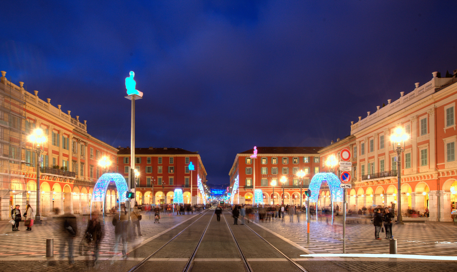 PLACE_MASSENA_NUIT.jpg
