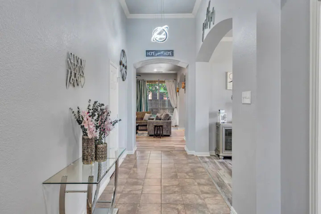 Larreta Airbnb pics  (2).png