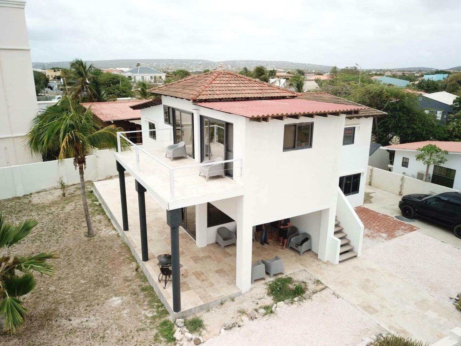 Drone balkon zijaanzicht landinwaarts 2.jpg