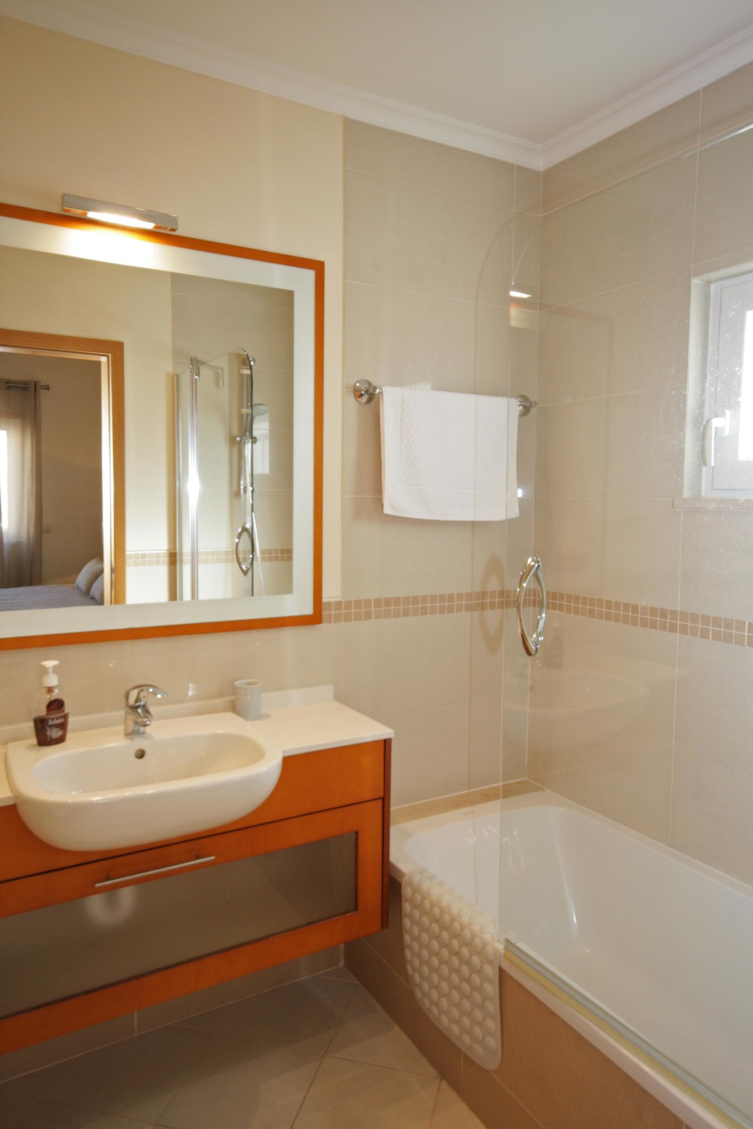 pomar_101_ensuite (1).jpg