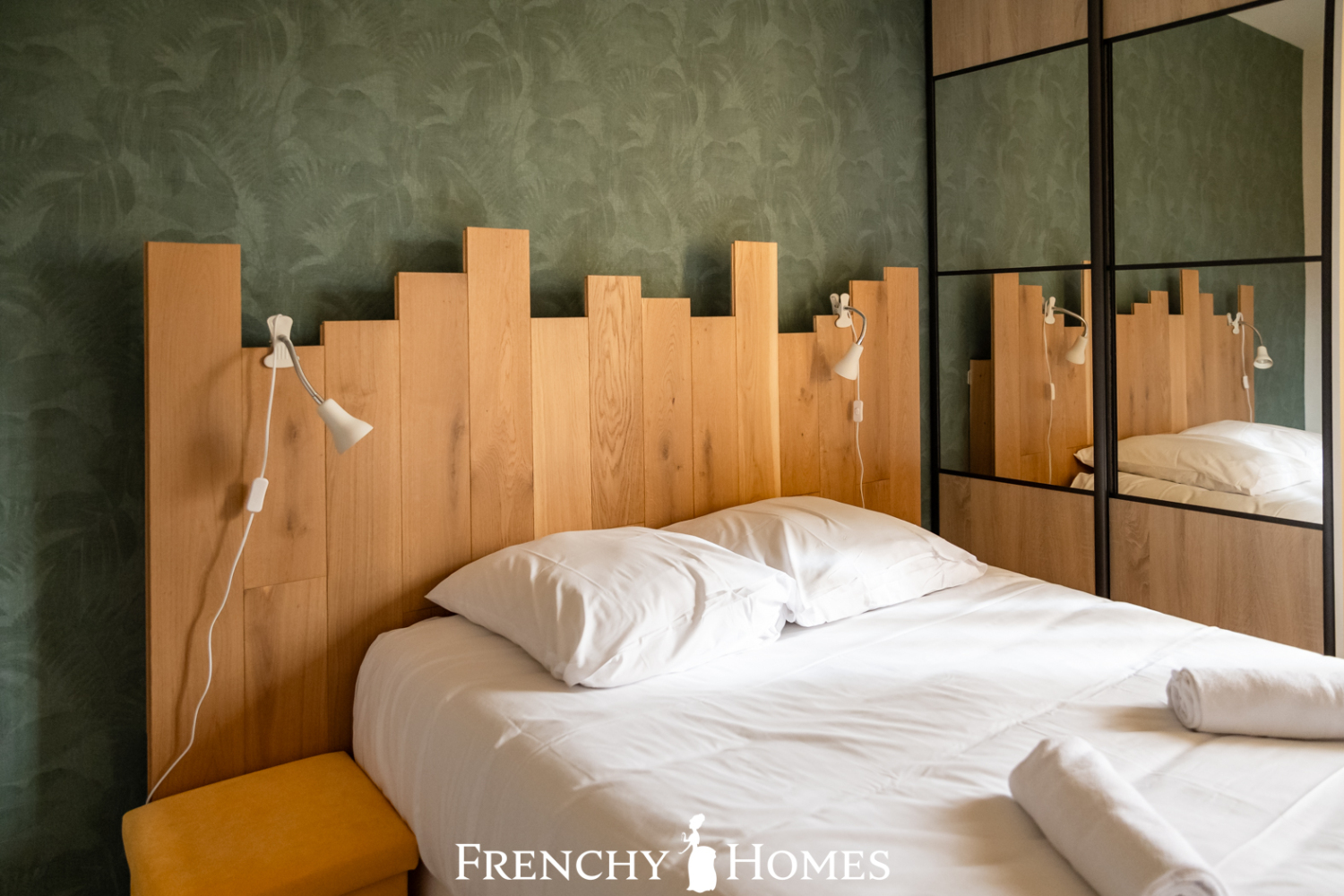 FrenchyHomes24Logo-114.jpg