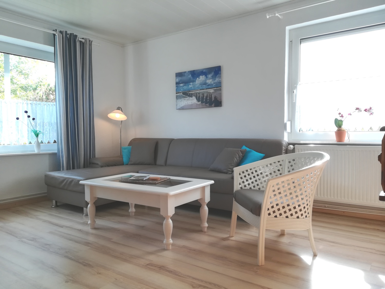 lichtdurchflutetes+großes  Wohnzimmer.jpg