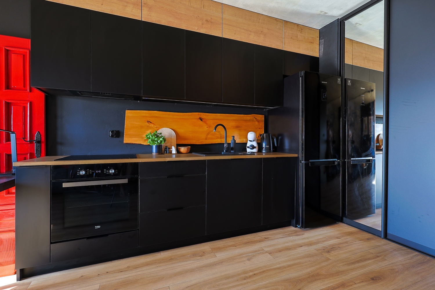 duży aneks wyposażenie Łódź booking airbnb.jpg