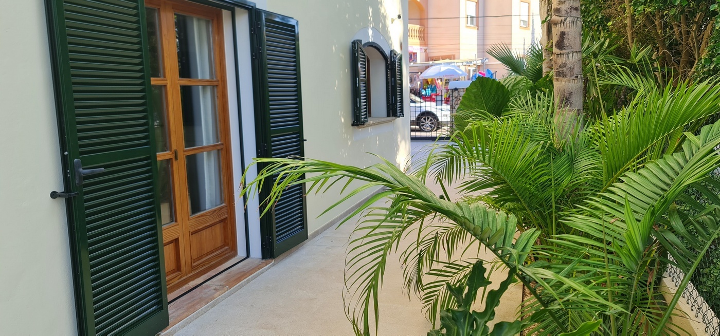 Garten Seitengang.jpg