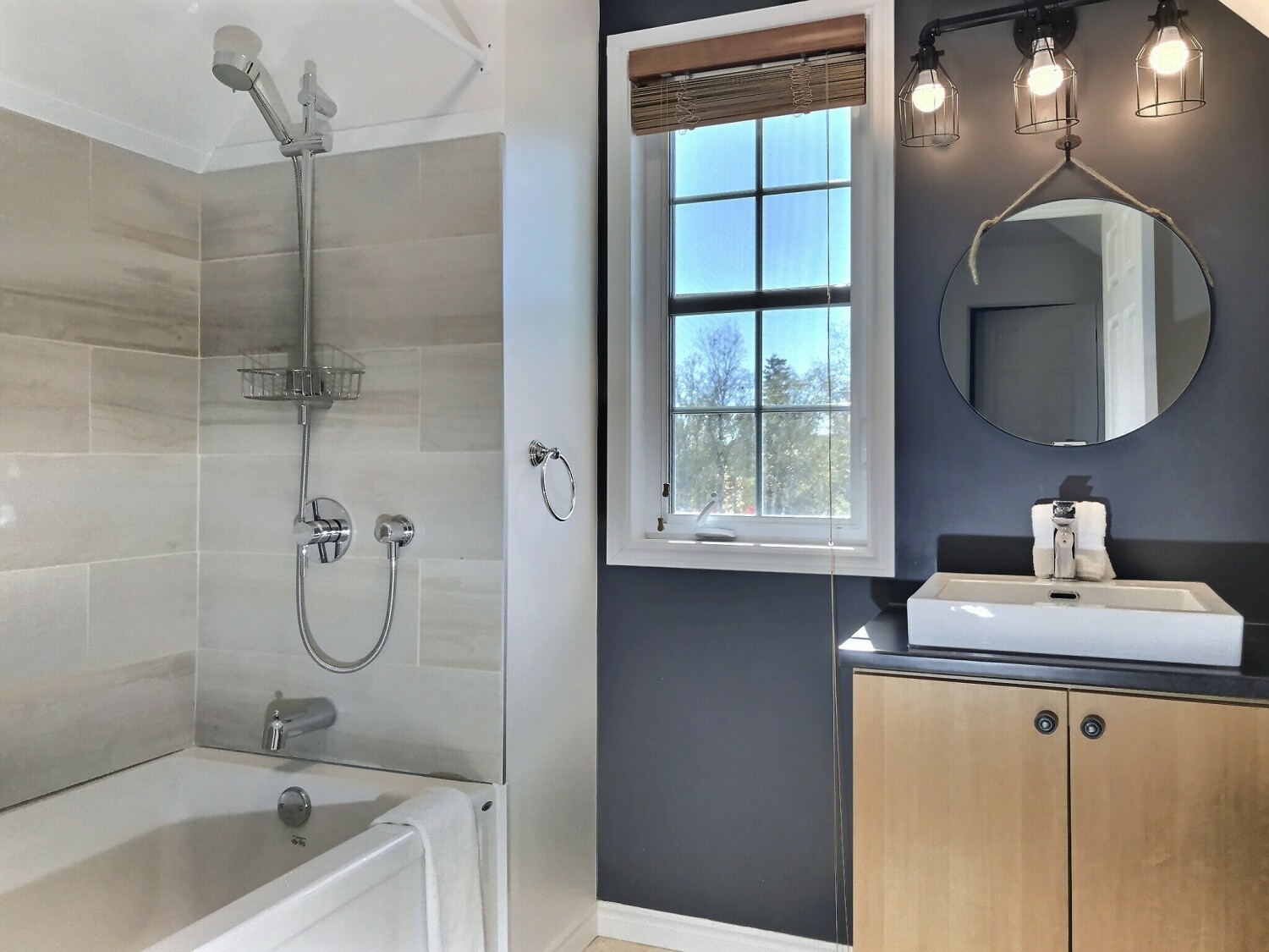 25; Salle de bain au 1er étage.jpg