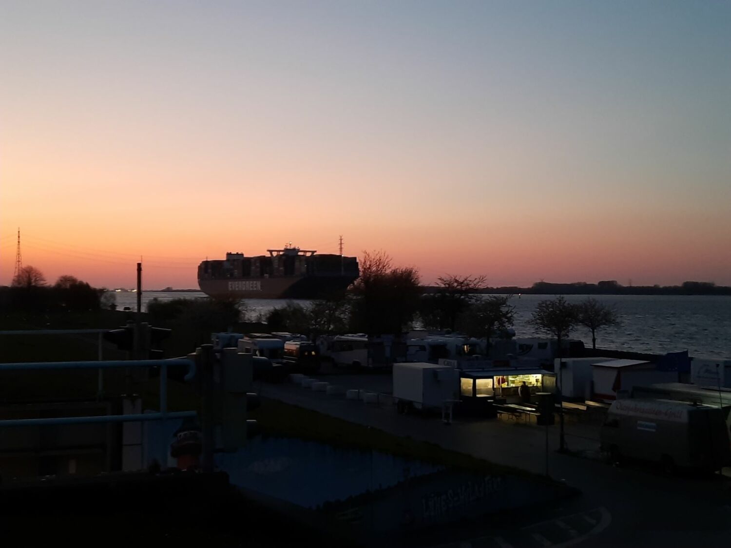 Lüheanleger mit Schiff 2.jpg