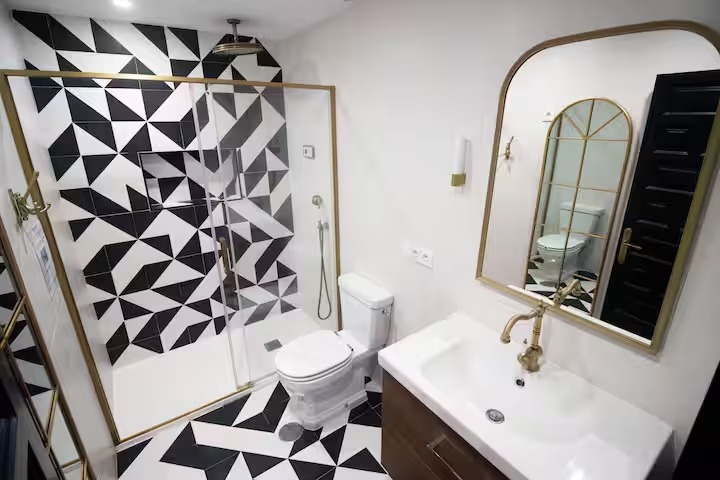Main Bathroom.jpg