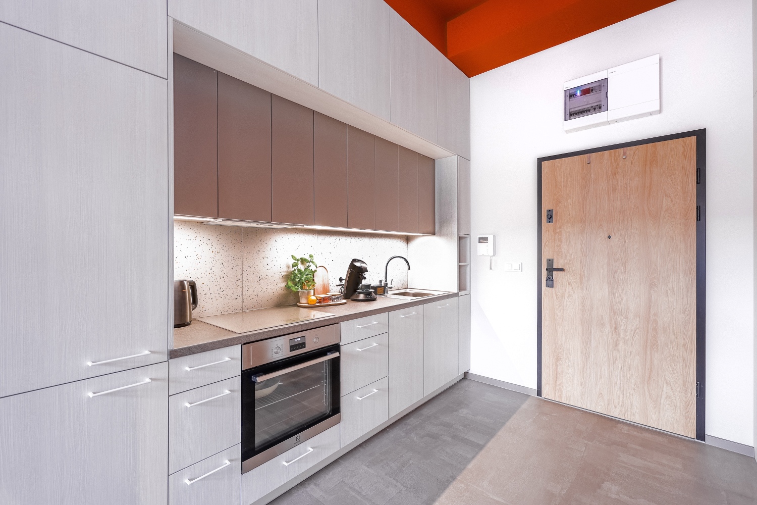 przestronna kuchnia w mieszkaniu na wynajem łódź Centrum miasta.jpg