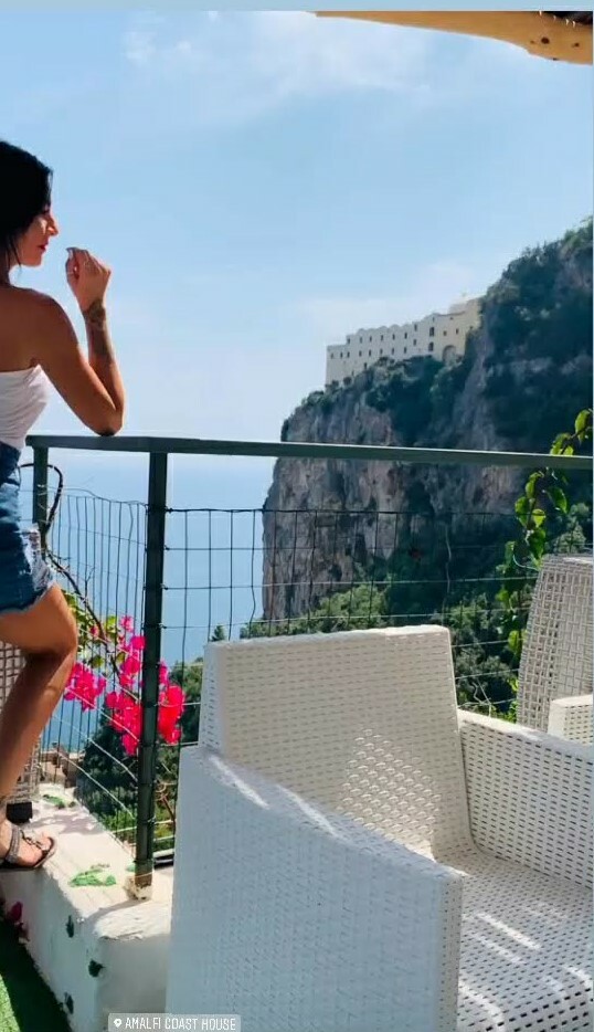 donna su solarium  monaster_ridotta.jpg