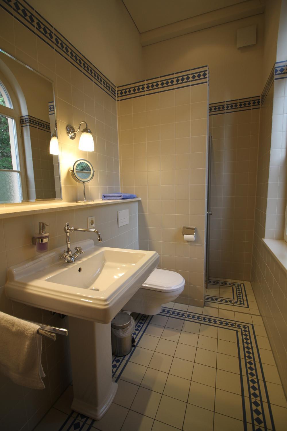 i05 Das Ferienhaus - Badezimmer portrait.jpg