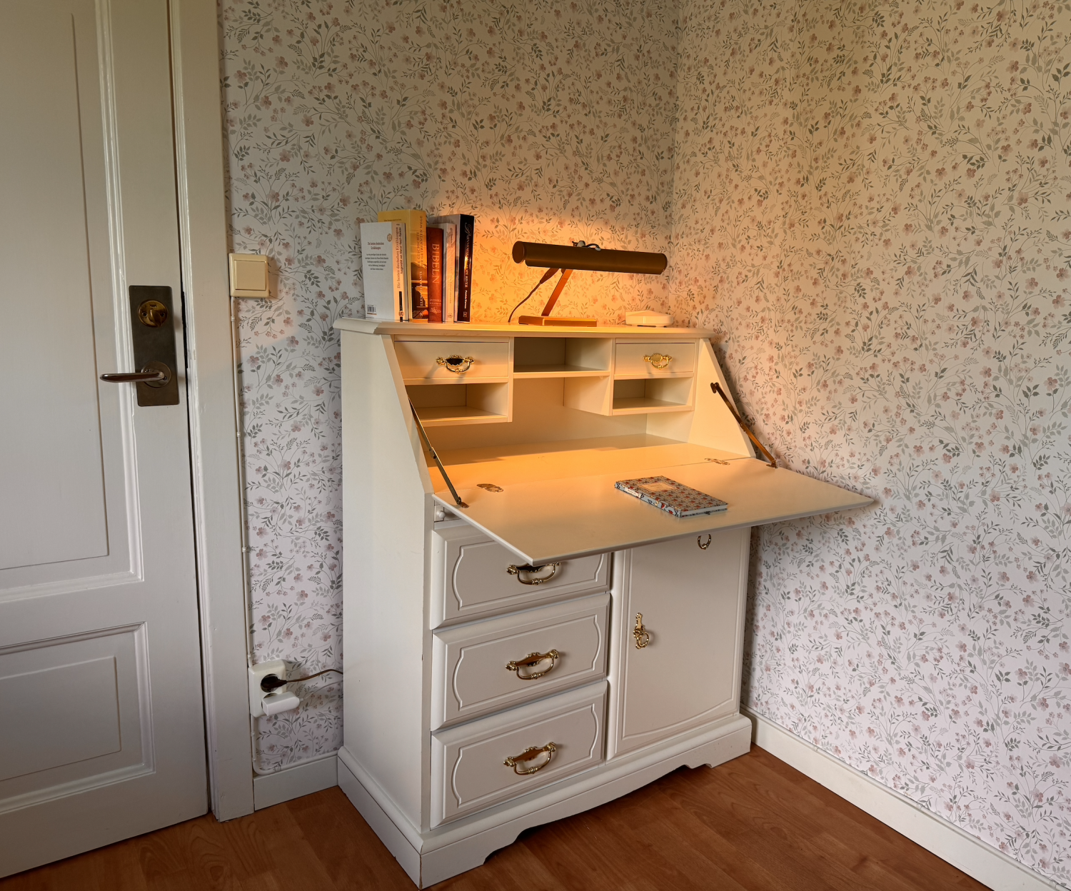 Animskogs Kyrkskola Apartment Björk - Office.png