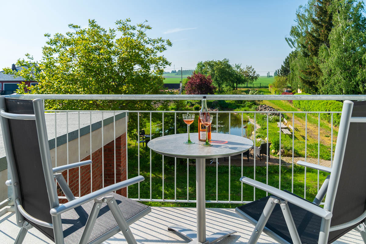 (1) Wohnzimmer, Balkon.jpg