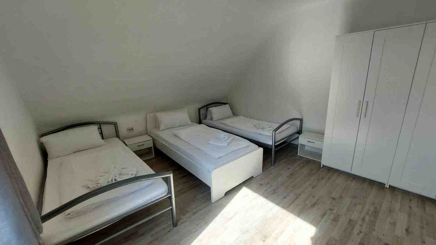 WA122_Am Rasthof 1, 92442 Wackersdorf (9).jpg