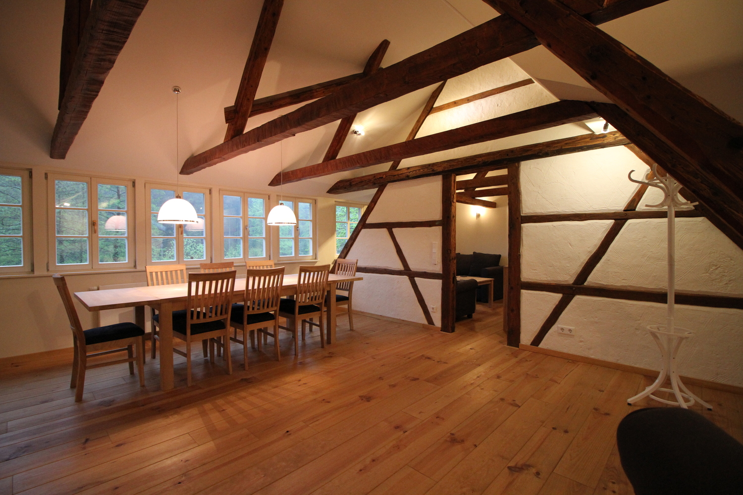 03 Essbereich und ehemalige Außenwand.jpg