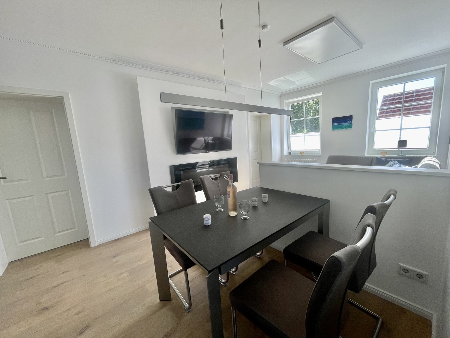 We 3 Wohnen mit Esstisch.jpg