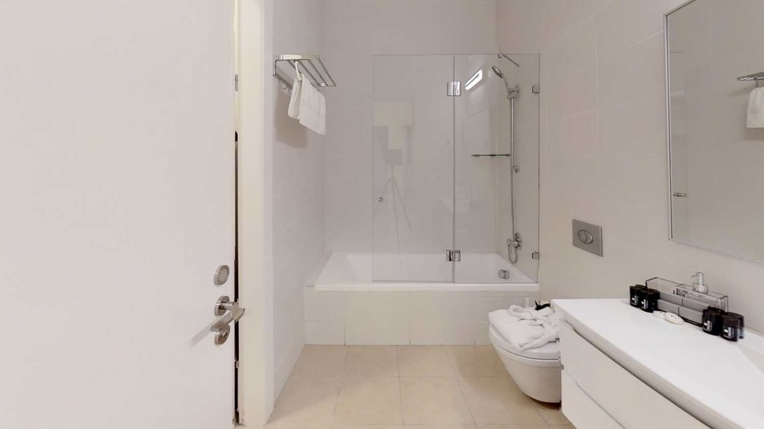 Mounbaz-Bathroom (1).jpg