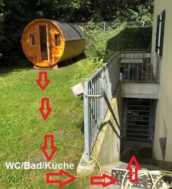 WohnFass-Weg-zum-Bad.jpg
