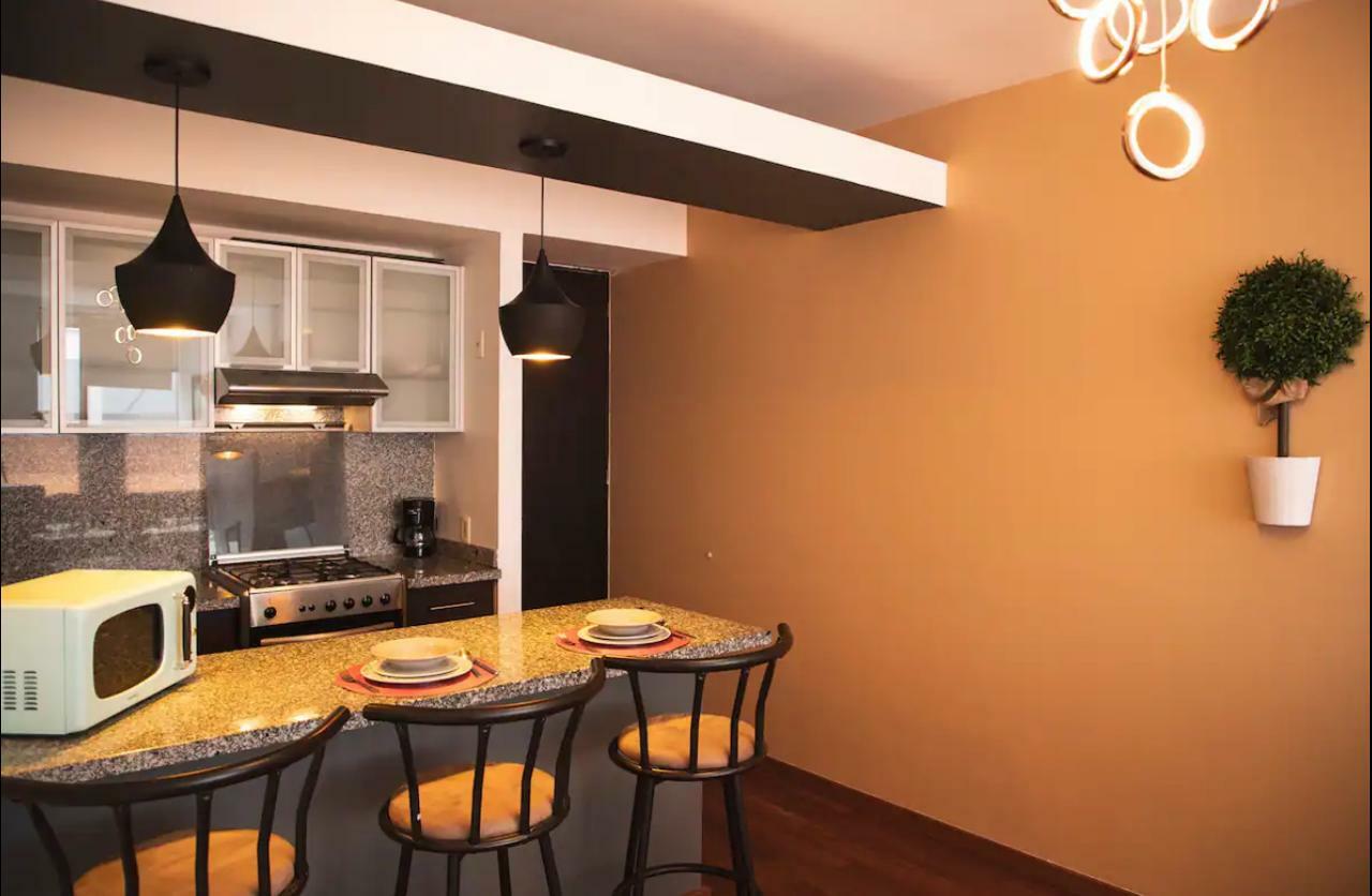 Puerta Alameda Hilton.jpg