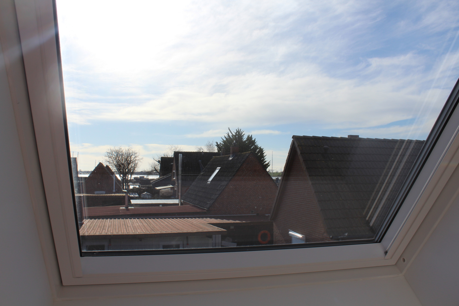 Blick aus Badezimmer Dachgeschoß Gemütlichkeit.jpg