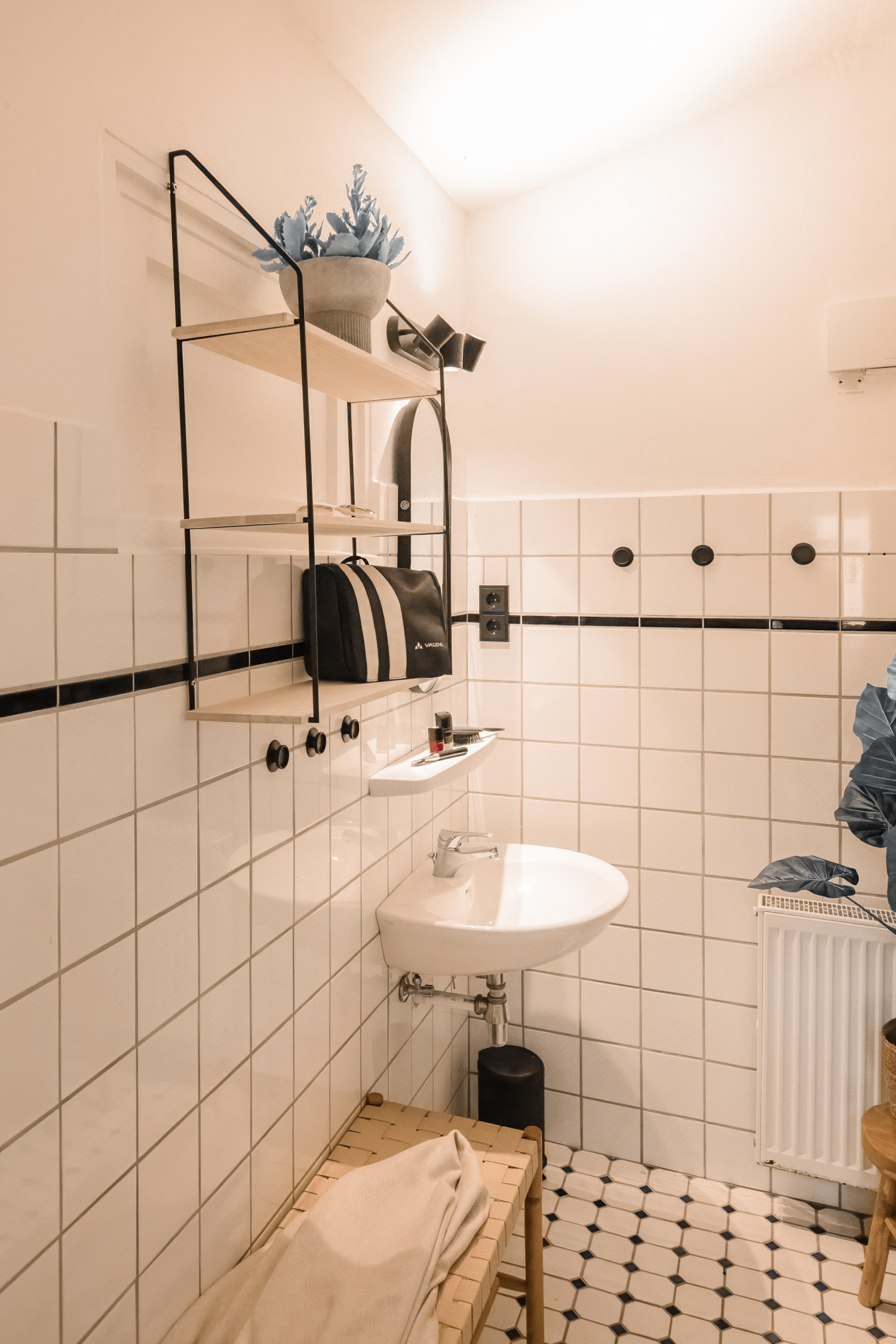 Mamooi - Blick ins Bad.jpg