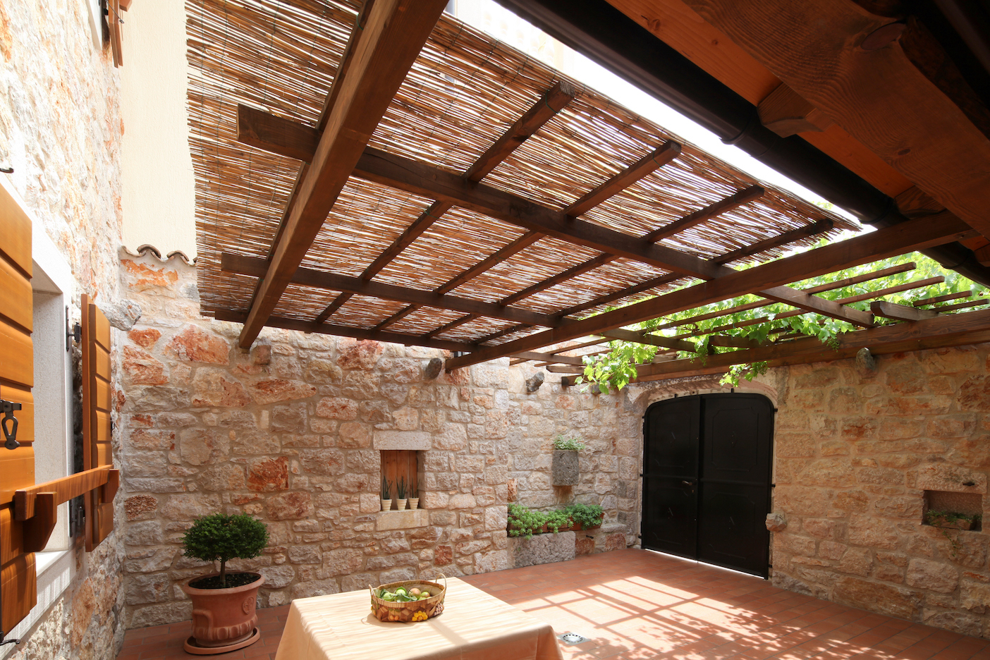 V.Vallis cortiyard9855.jpg