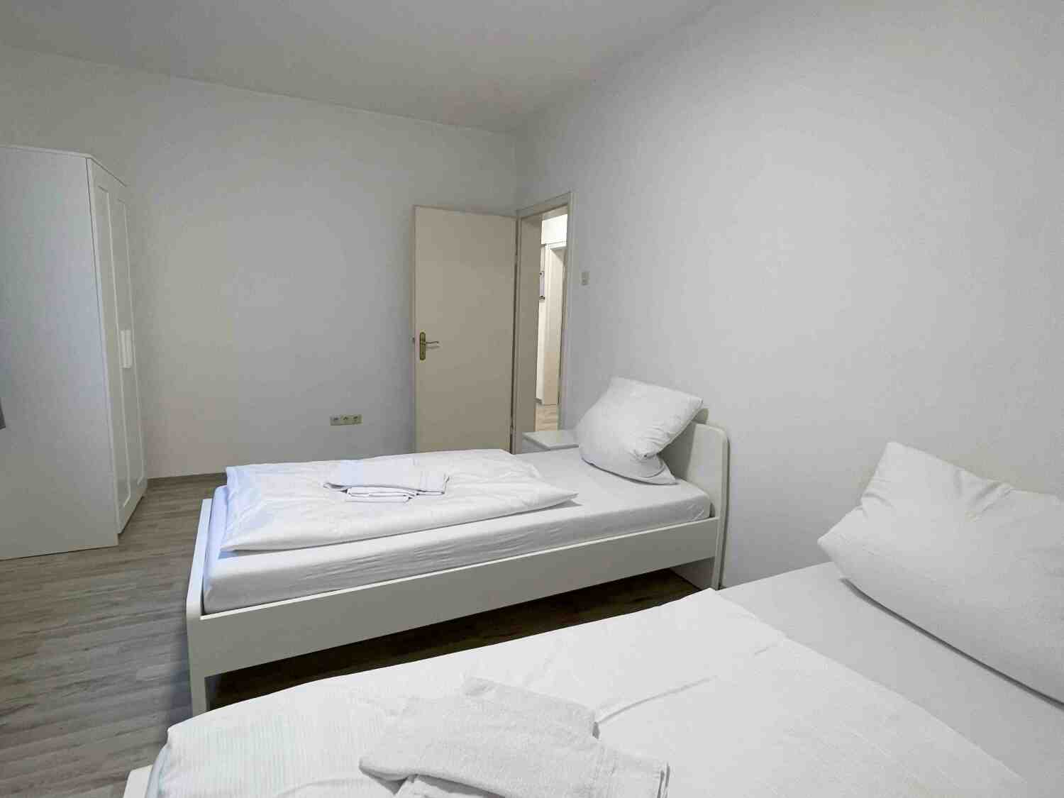 SAD902_ (OG) Friedrich-Wilhelm-Weber-Straße 30, 92421 Schwandorf (7).jpg