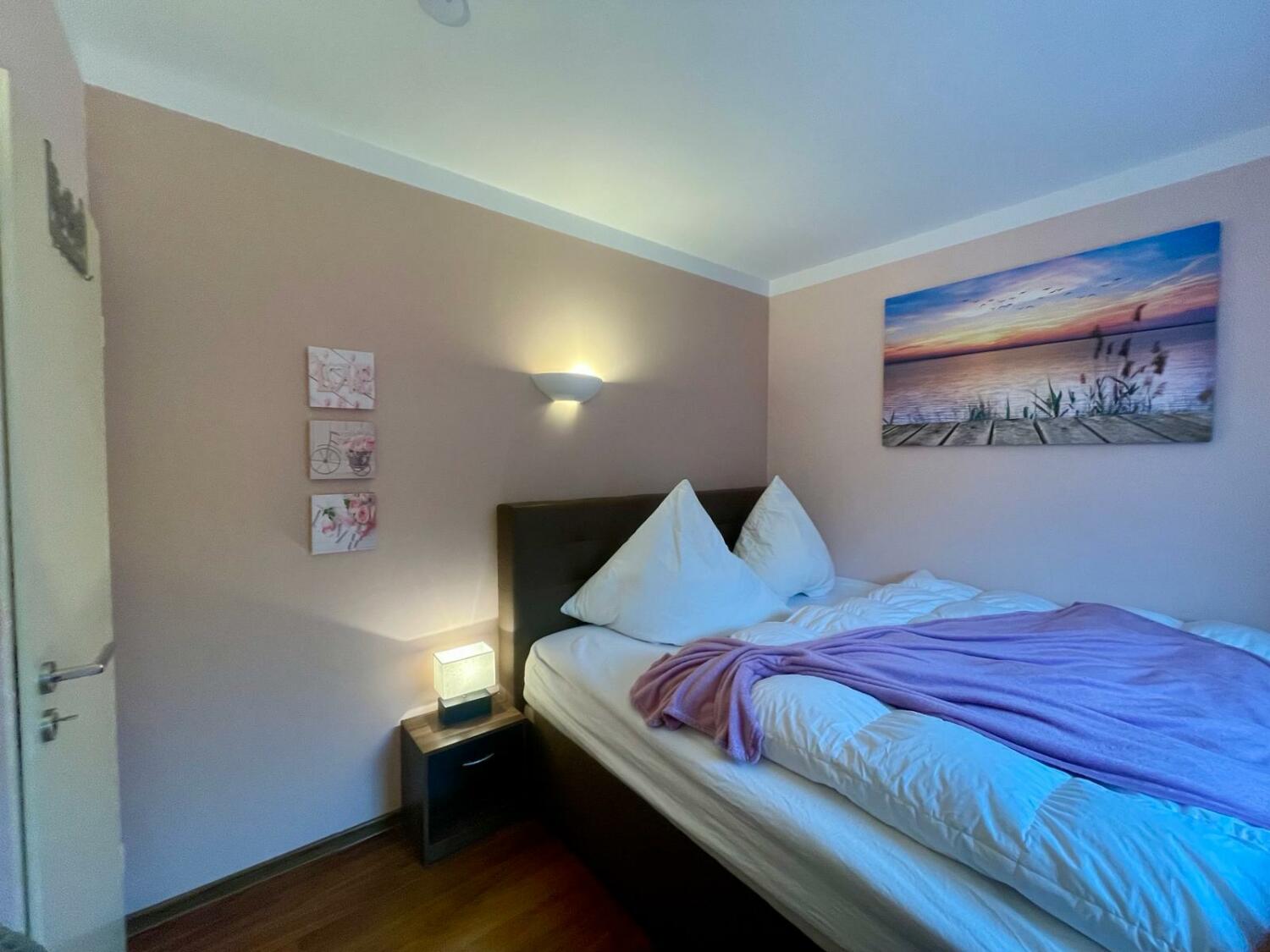 Schlafzimmer 2 (1).jpg