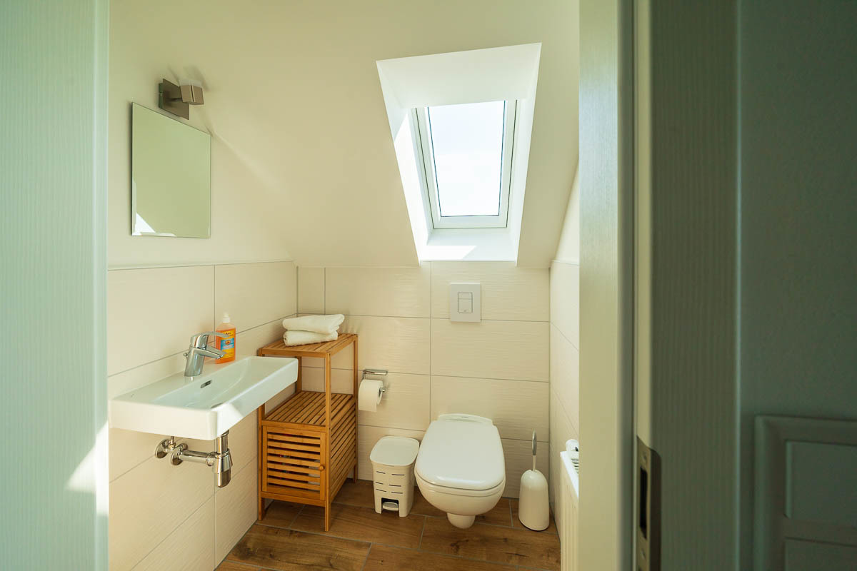 (2) separates kleines Bad auf Schlafetage.jpg