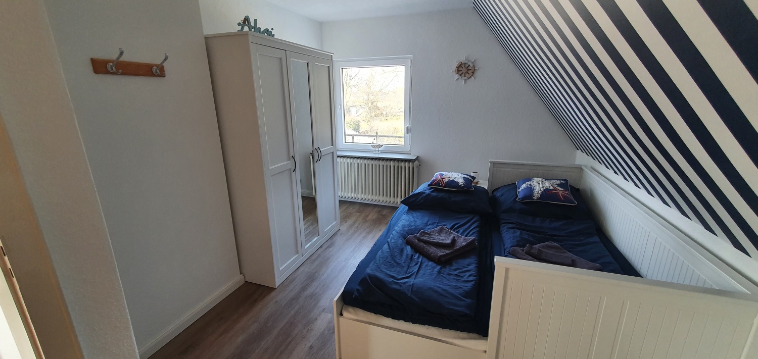 Schlafzimmer 1 (blau).jpg