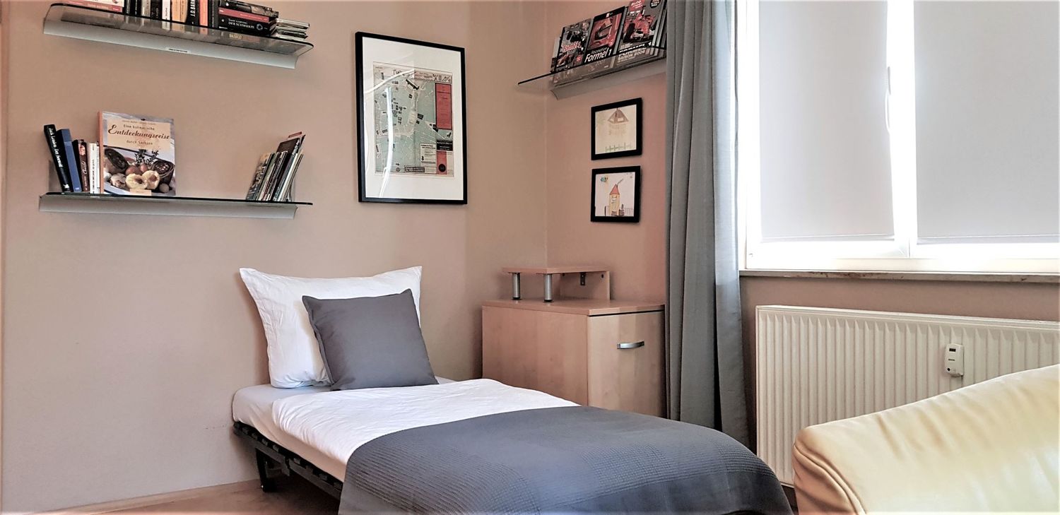 Schlafzimmer 1_Einzelbett.jpg