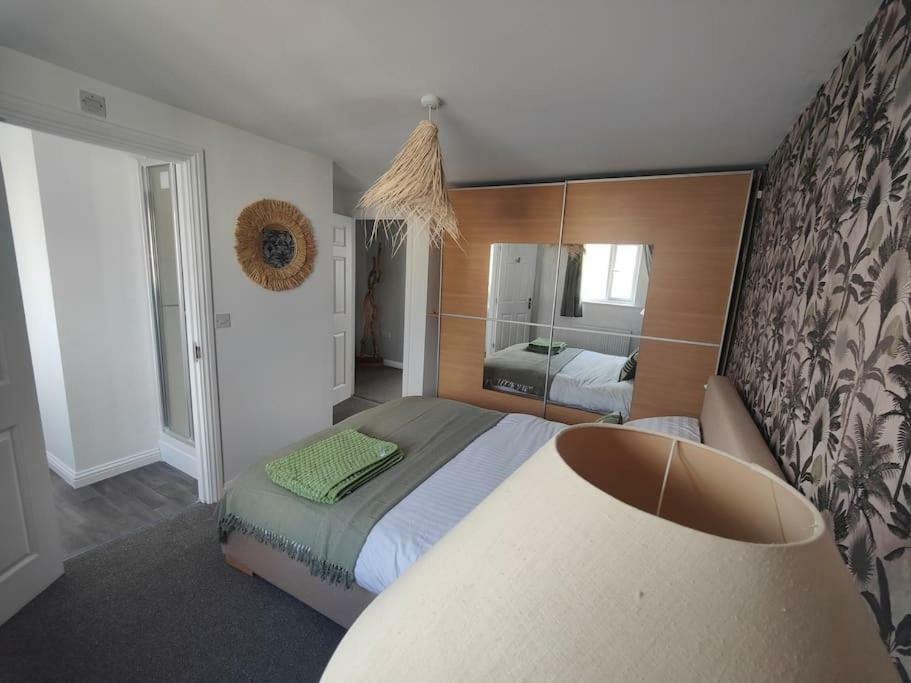 master to ensuite.jpg