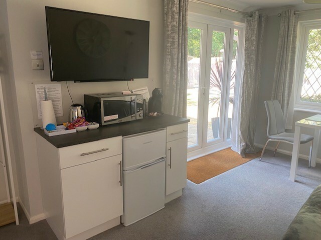 Little Oaks - Kitchenette - Image 2 - 24-01-23.jpg