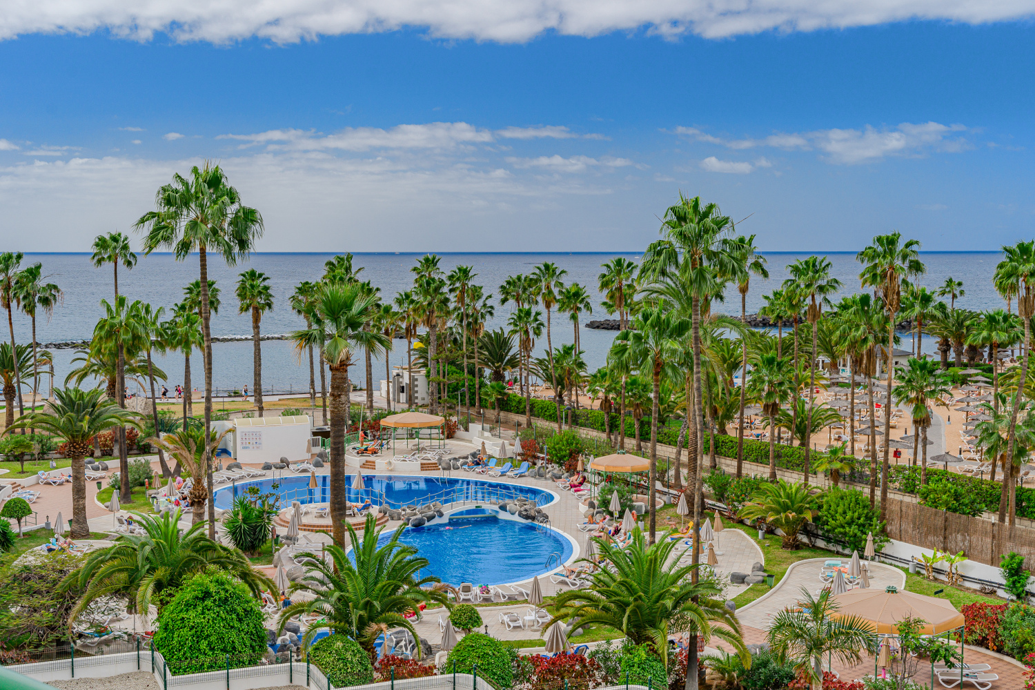 Altamira 415 2 Ocean View en zwembaden.jpg