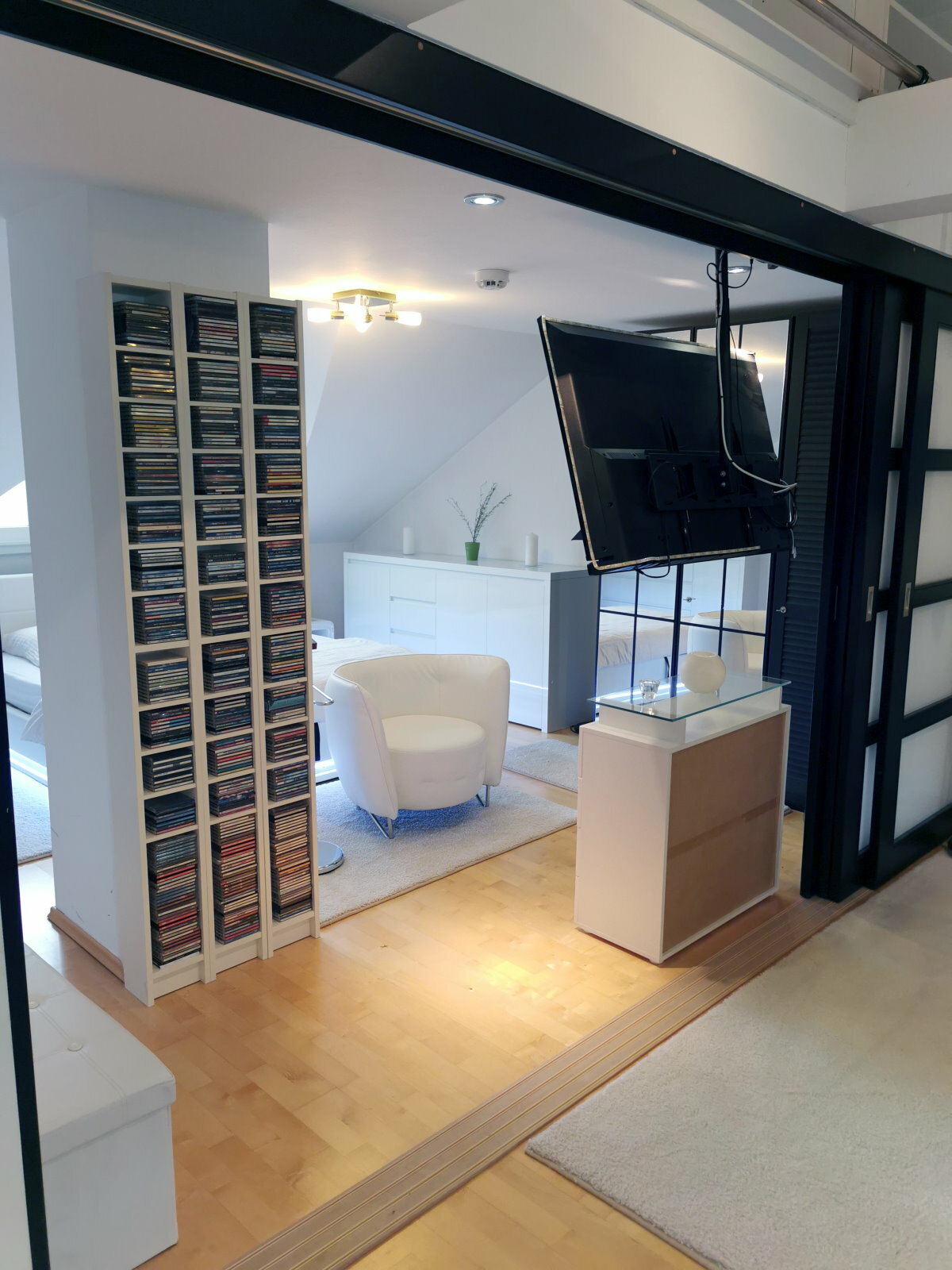 Blick ins Schlafzimmer.jpg