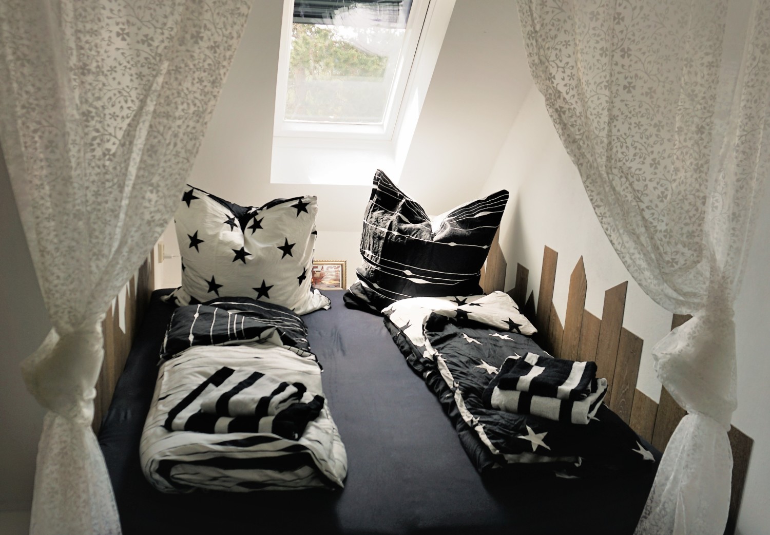 Schlafzimmer Bett.jpg