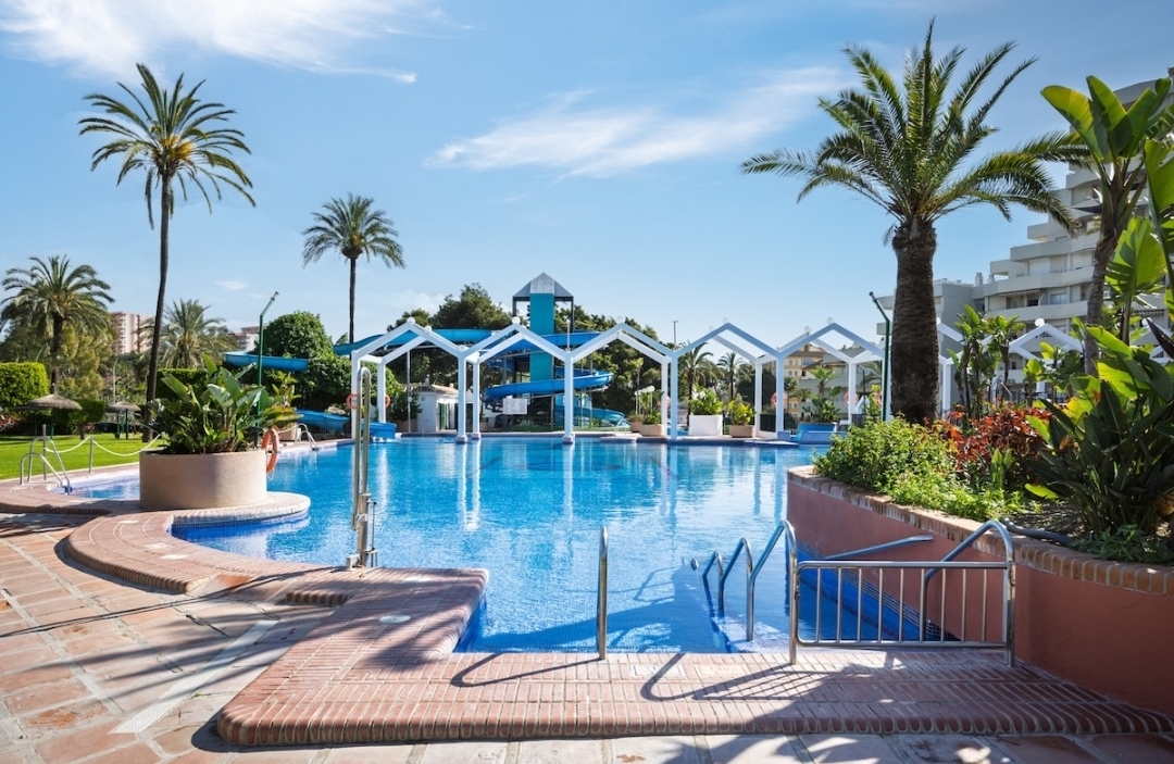 Acceso piscina Grande.jpg