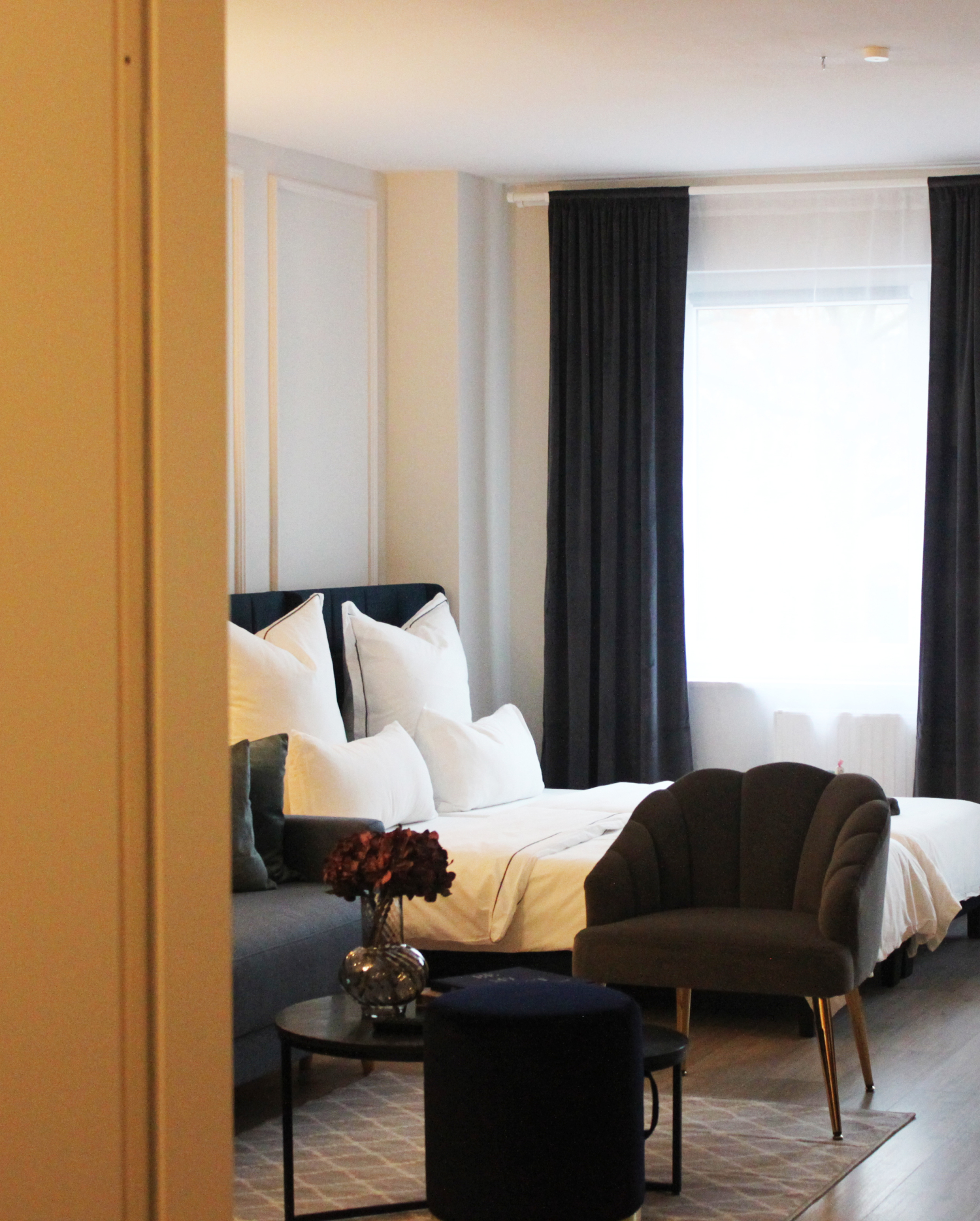 Wohnen und Schlafen mit Blick aus dem Bad.JPG