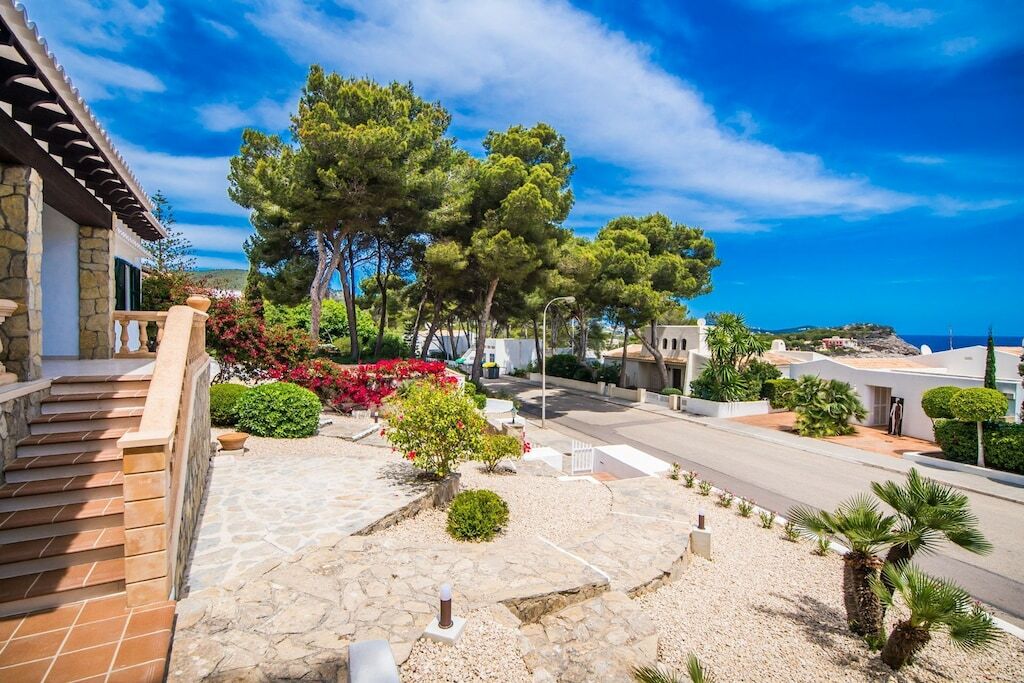 Blick zur Straße hin.jpg