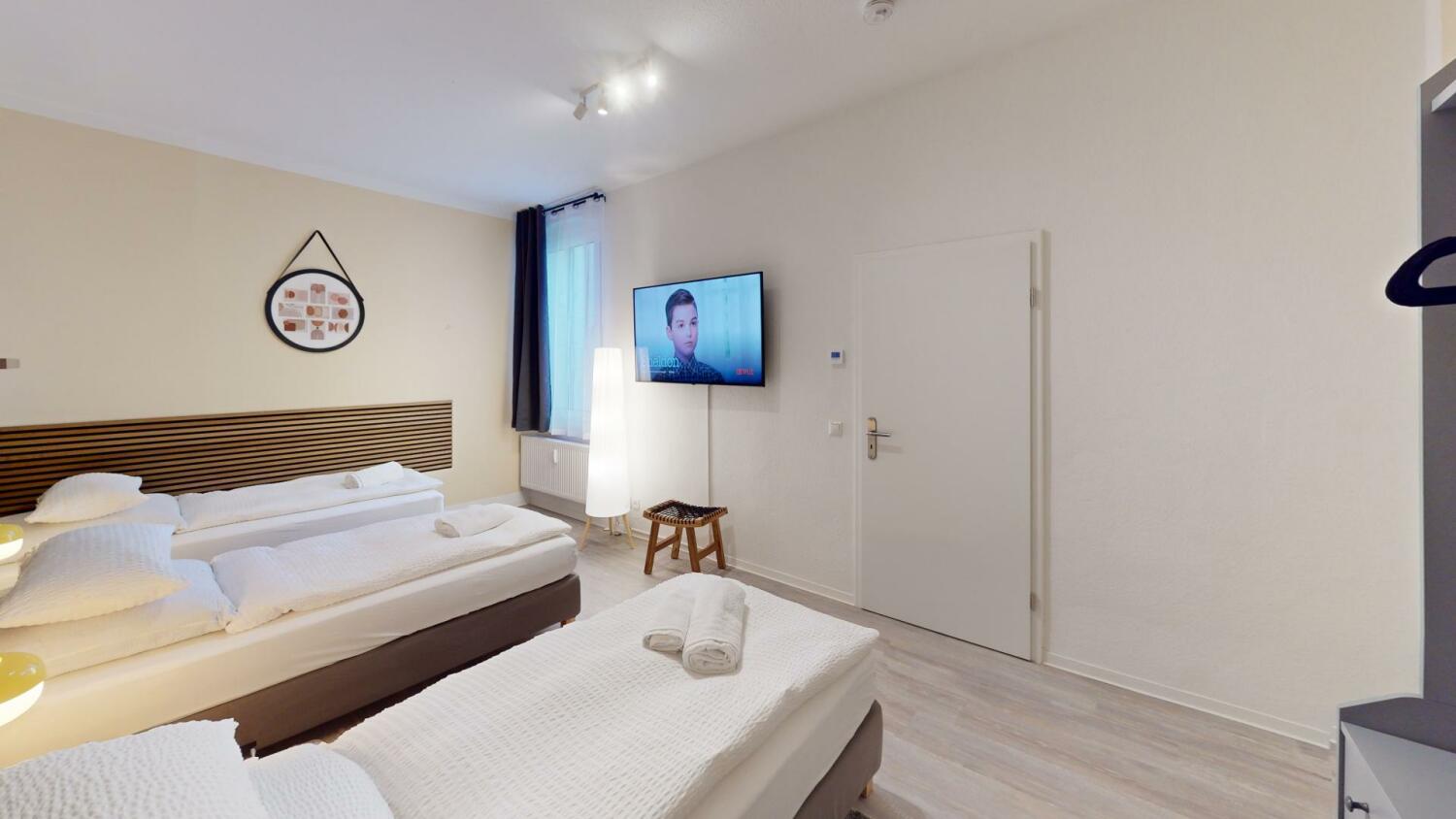 CozyHome-Apartment-FiftyOne04-Bedroom 3.jpg