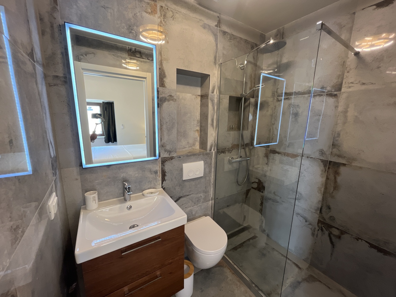 Zadar Badezimmer 1.jpeg