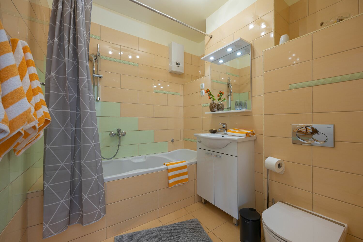 5_a22_bathroom1_2a - tiny.jpg