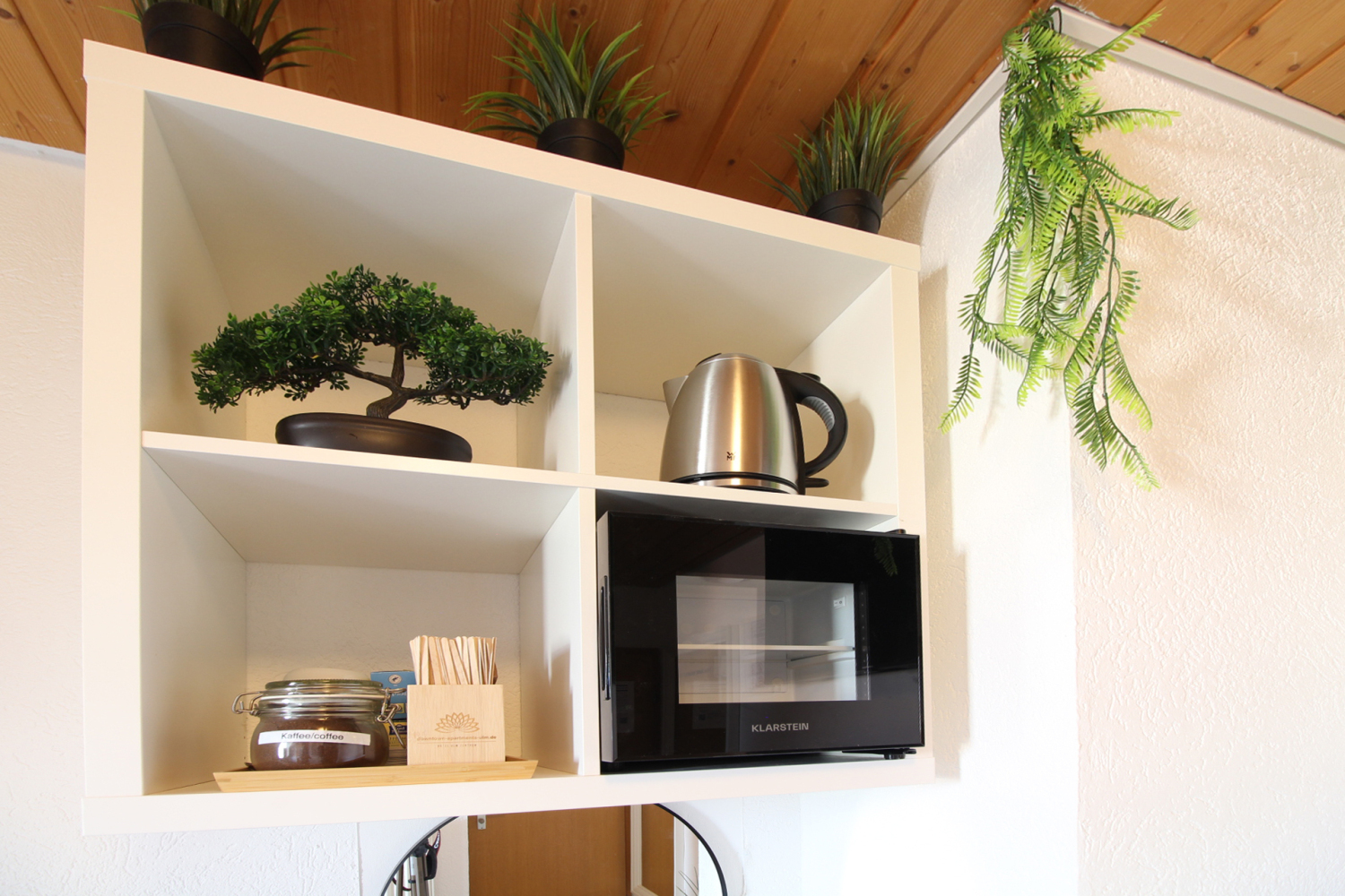 schrank mit kühlschrank u kaffee flat_b.jpg