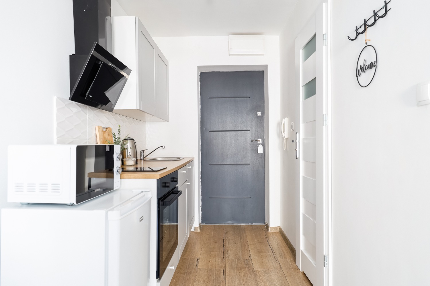 wejście do mieszkania i kuchnia nawrot Łódź.jpg