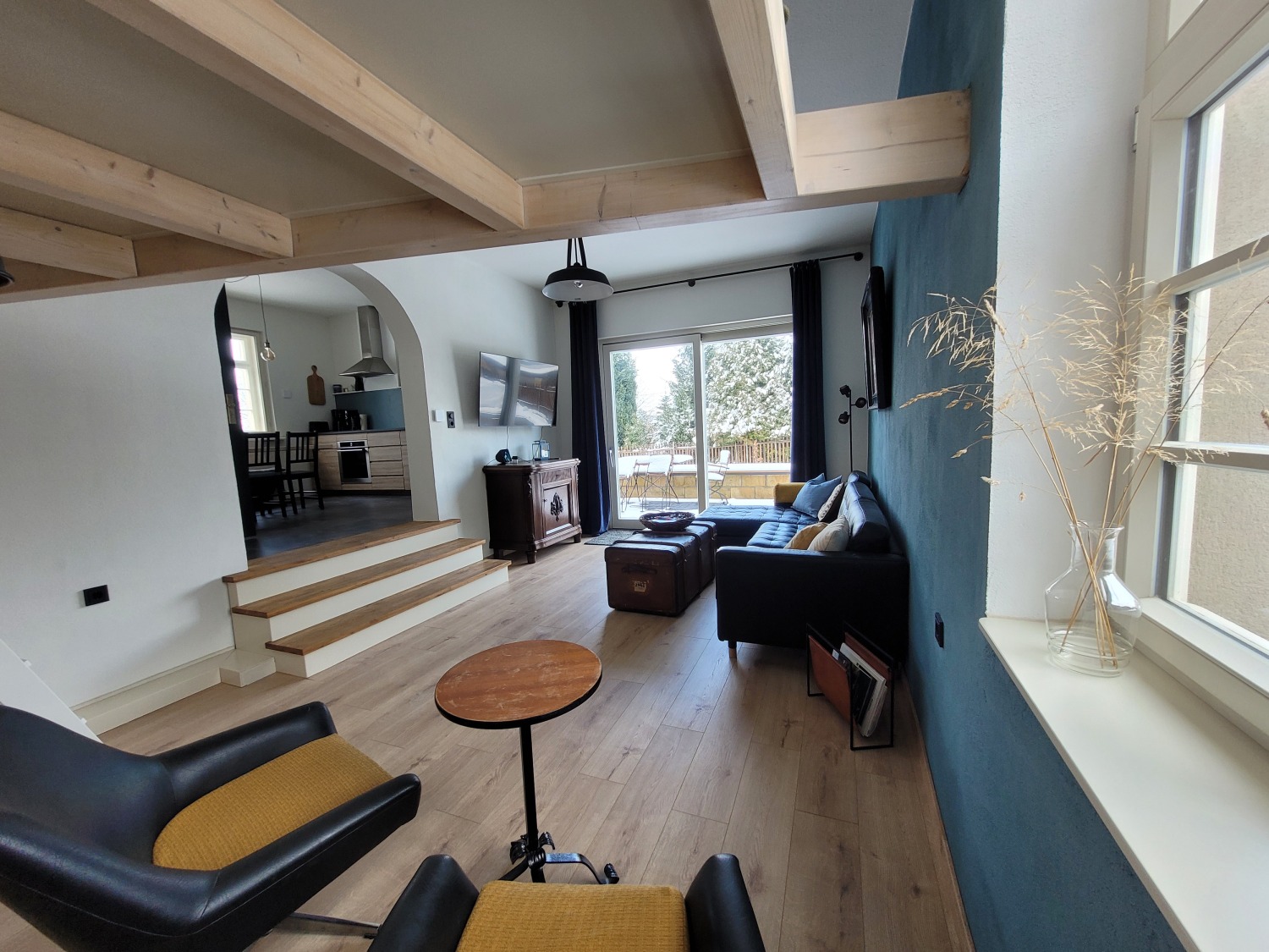 Wohnraum 27.2. Seilschaft Blick zur Terrasse.jpg