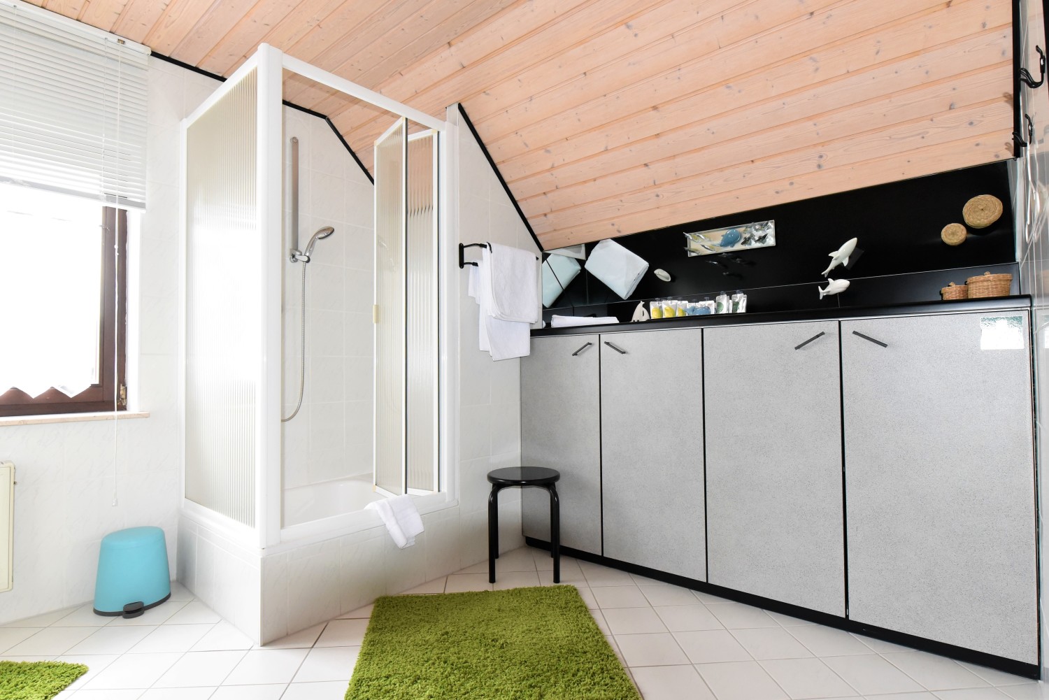 Bathroom bath II (2).JPG