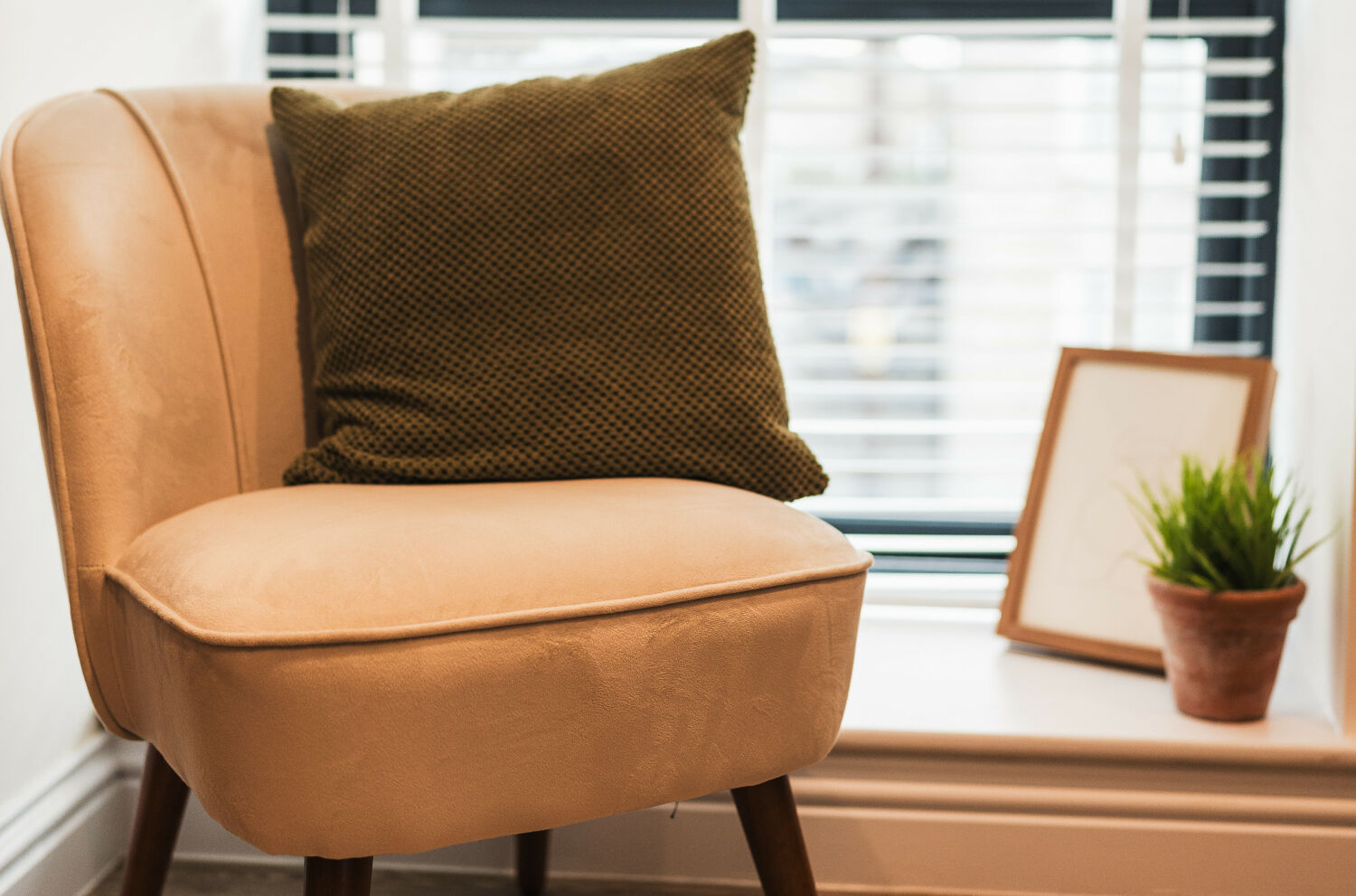 1 Wych Cottage - Upstairs Living  Kitchen 3 - Landscape.jpeg