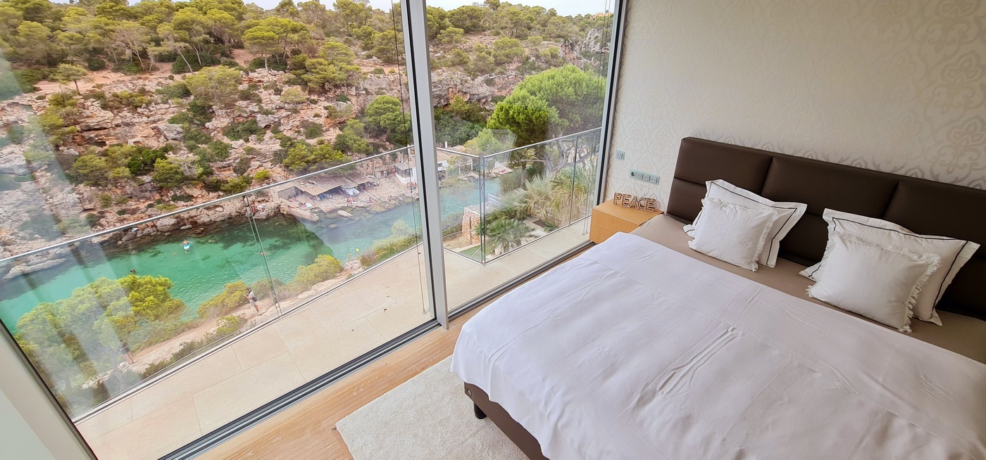 Masterschlafzimmer 1400.jpg