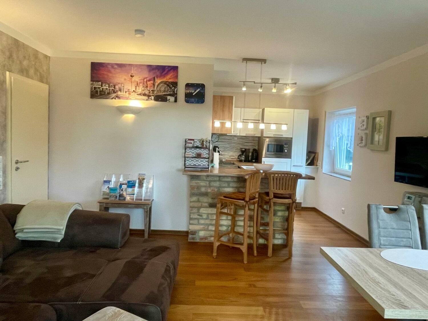 Wohnzimmer  und Küche (5).jpg