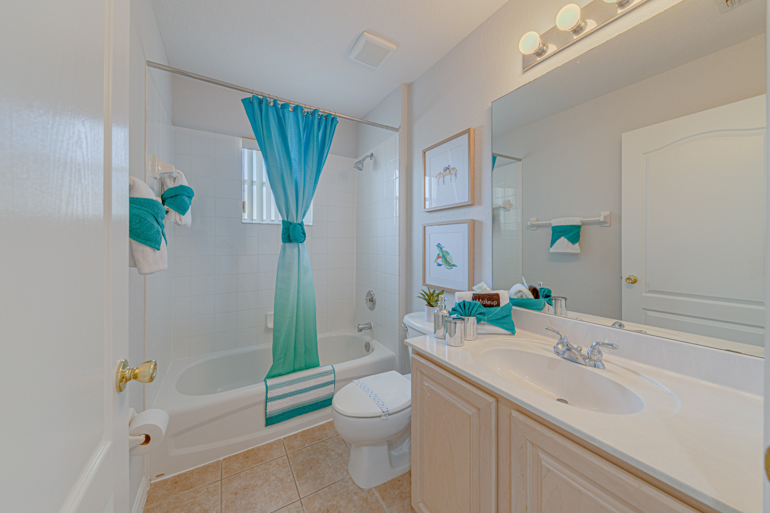 43-Bathroom Twin.jpg